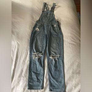 American Eagle Outfitters Light Wash Distressed Mom Stretch Overall Size 6